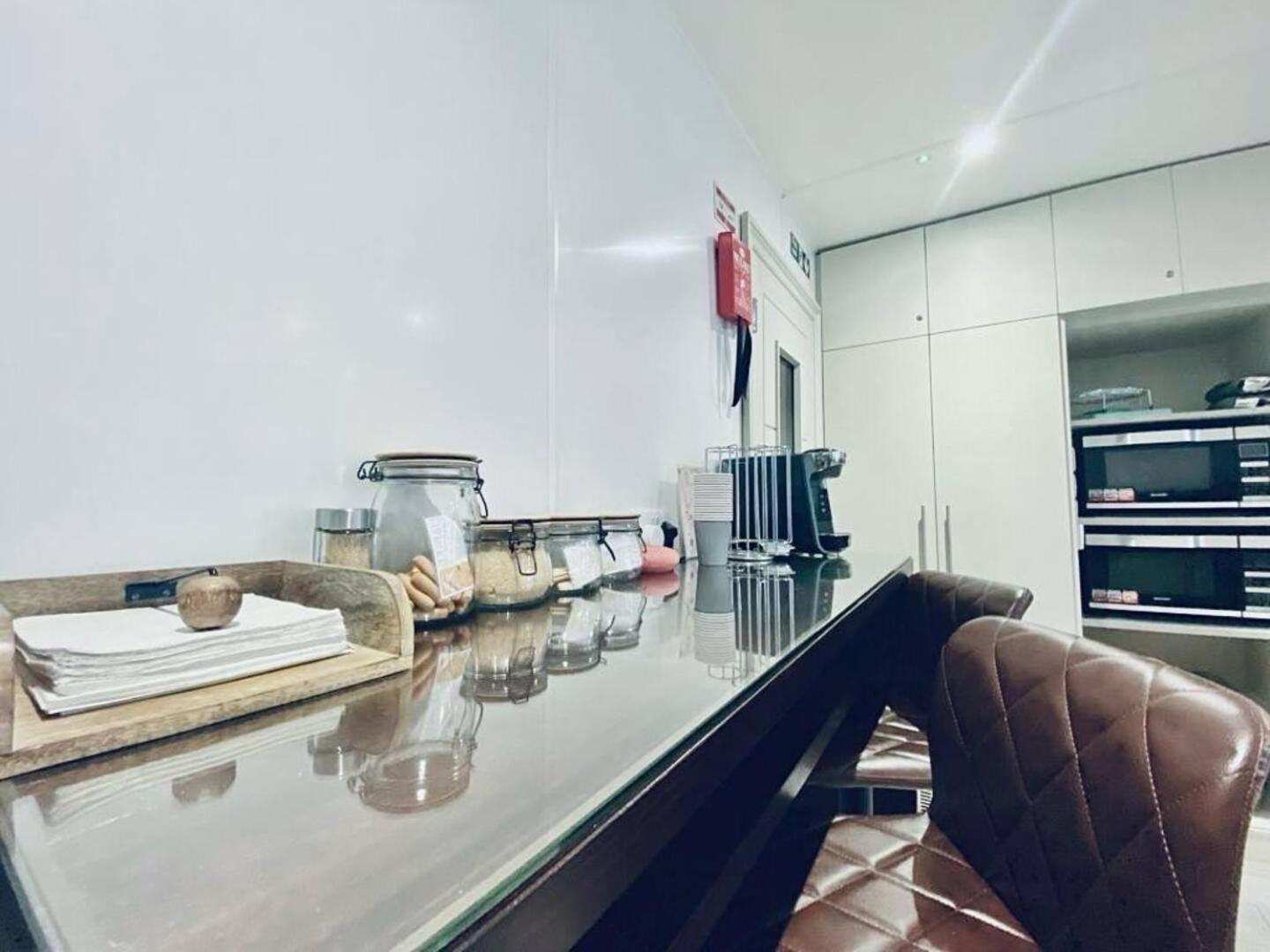 Apt 12 Luxury Living Chic Studio Steps From Beach Brighton Екстериор снимка