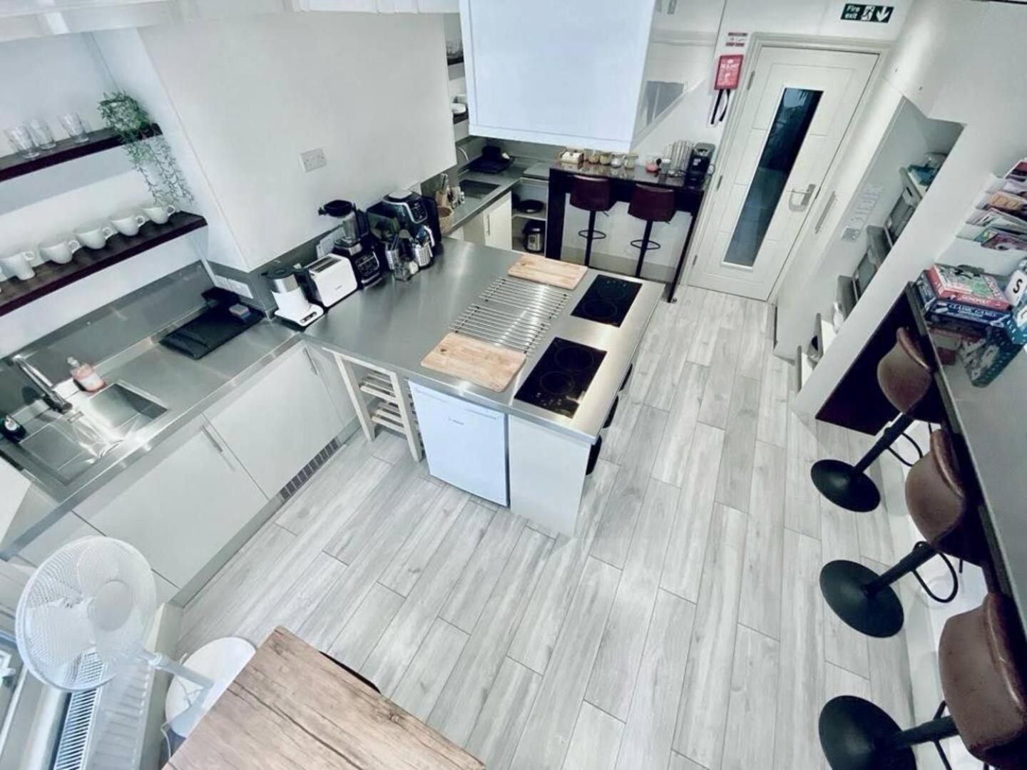 Apt 12 Luxury Living Chic Studio Steps From Beach Brighton Екстериор снимка
