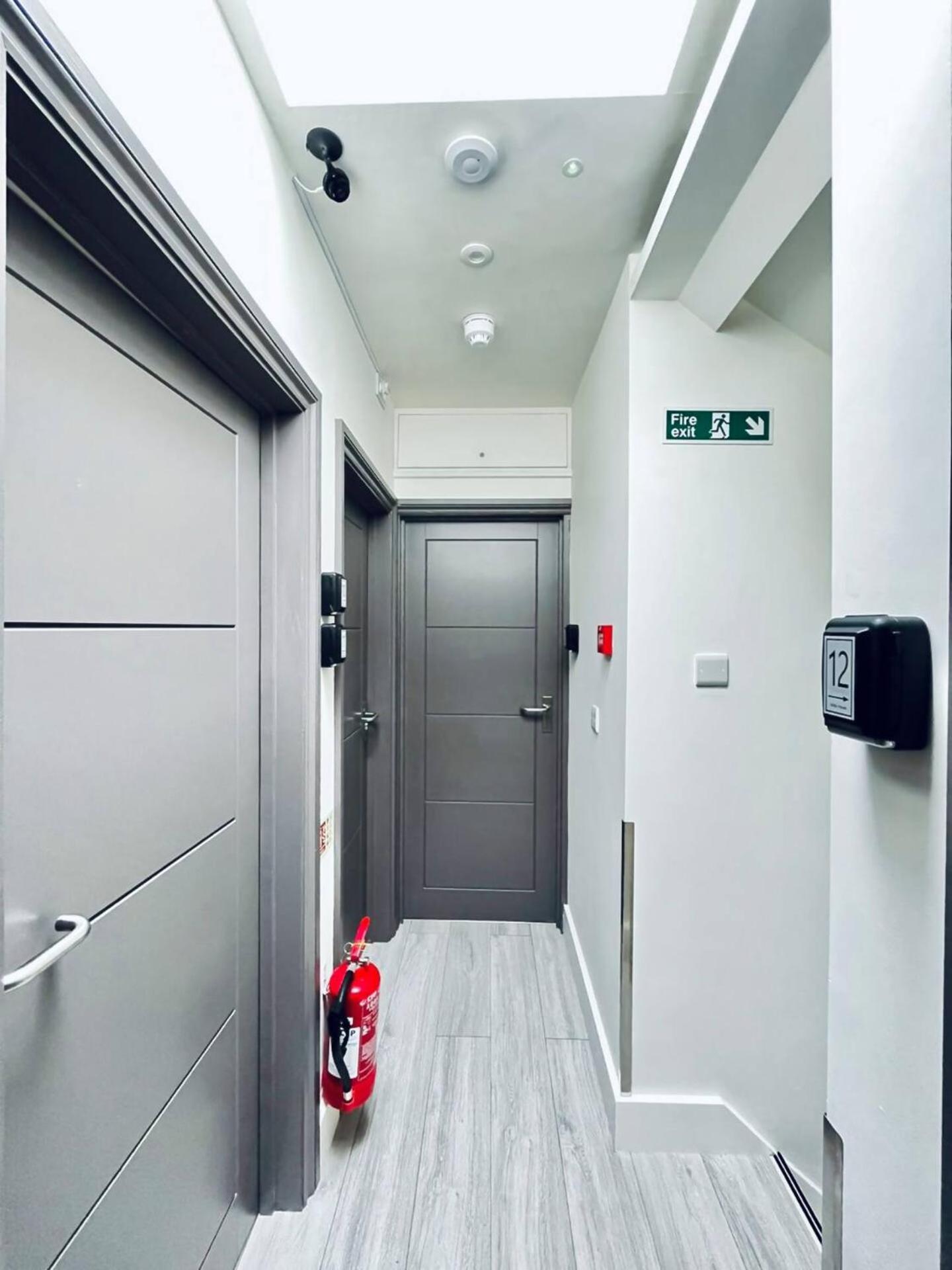 Apt 12 Luxury Living Chic Studio Steps From Beach Brighton Екстериор снимка