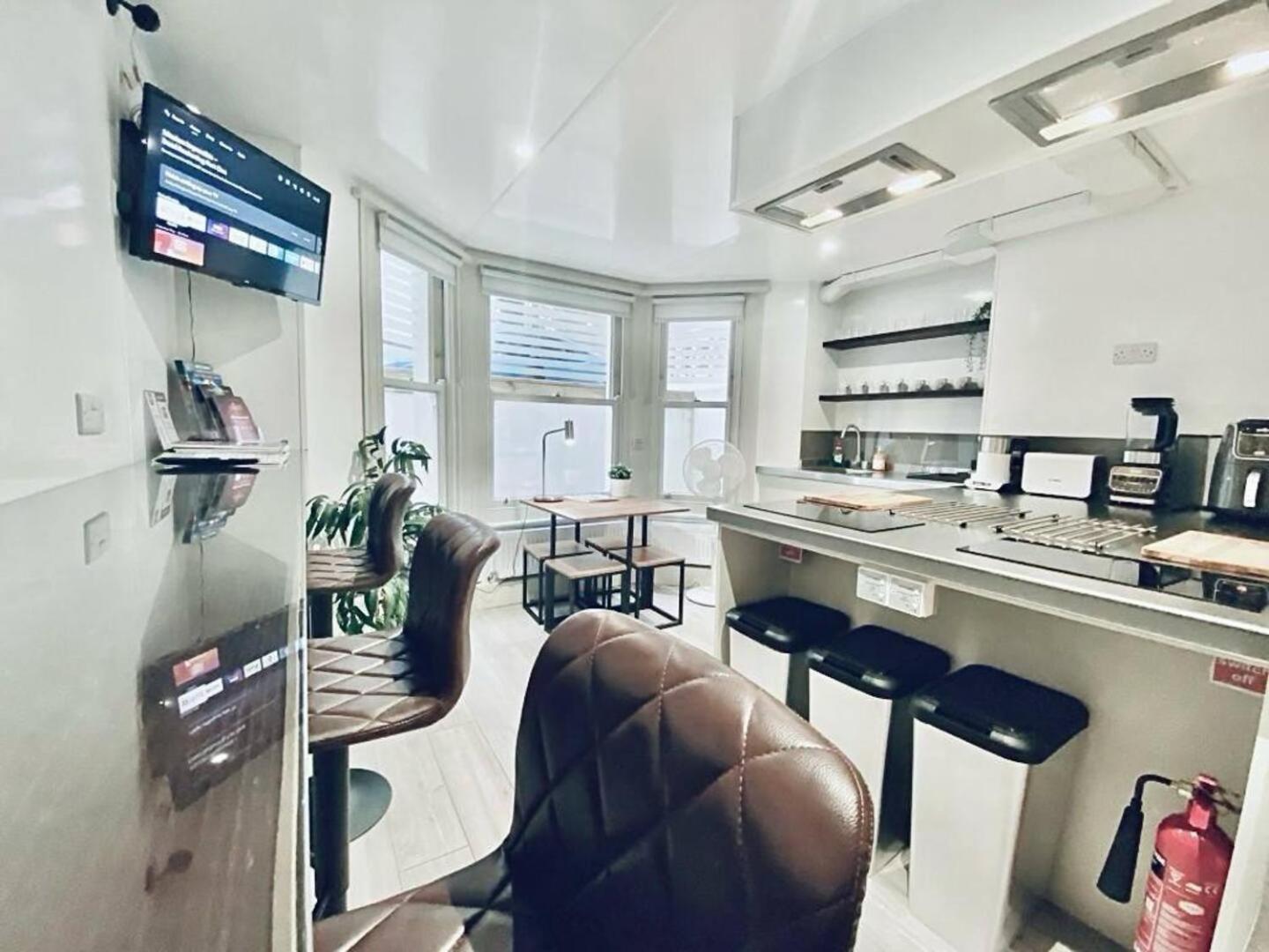 Apt 12 Luxury Living Chic Studio Steps From Beach Brighton Екстериор снимка